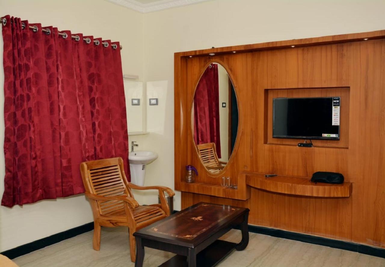 Anandha Grand Lodge Tiruchchendur Exterior photo